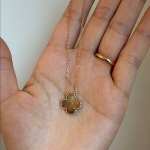 Elegant Rose Gold Clover/Gray Mother of Pearl Pendant Necklace